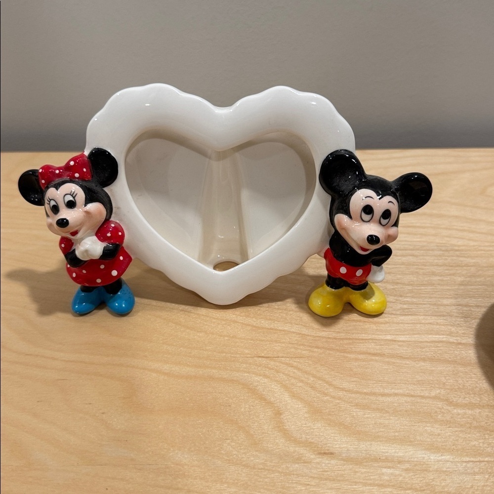 Disney Mickey and Minnie Heart picture frame approximately 4x4